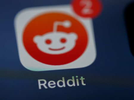 Το Reddit επεκτείνει την αναζήτηση με τεχνητή νοημοσύνη σε πέντε νέες γλώσσες