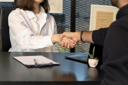 Το ChatGPT μόλις βοήθησε ένα άτομο που αναζητούσε εργασία να μεταβεί από το αγνοημένο σε ζήτηση σε 10 ημέρες