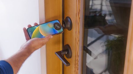 Τα μελλοντικά iPhones θα μπορούσαν να λάβουν εκτεταμένο εύρος NFC για ευκολότερο «Tap-to-Unlock»