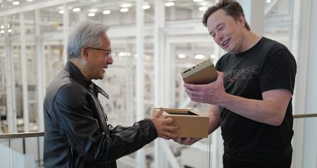 Ο CEO της NVIDIA παρέδωσε προσωπικά το DGX Spark στον Elon Musk – Nvidia
