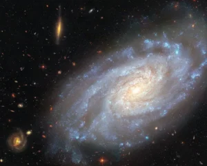 Το Hubble κάνει ζουμ σε έναν γαλαξία που χαρτογραφεί την επέκταση του σύμπαντος