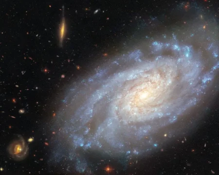 Το Hubble κάνει ζουμ σε έναν γαλαξία που χαρτογραφεί την επέκταση του σύμπαντος