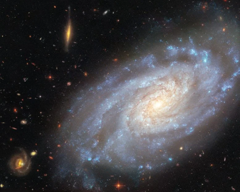 Το Hubble κάνει ζουμ σε έναν γαλαξία που χαρτογραφεί την επέκταση του σύμπαντος