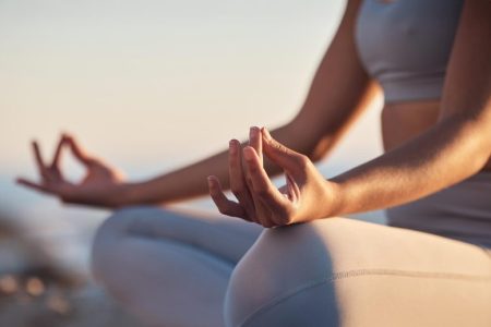 Ο διαλογισμός έχει δυνητικά επικίνδυνες παρενέργειες. Εδώ είναι τι λένε οι επιστήμονες ότι πρέπει να γνωρίζετε