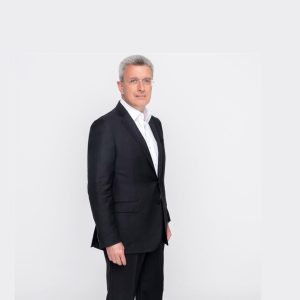 Ενώπιος Ενωπίω: Ο Αχιλλέας Μπέος καλεσμένος του Νίκου Χατζηνικολάου στην πρεμιέρα της εκπομπής –