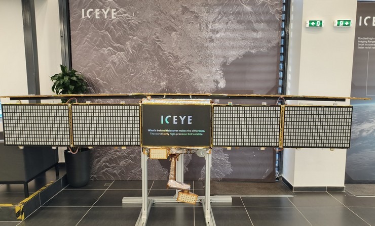 ICEYE: Δυο νέοι μικρο-δορυφόροι με ελληνικά χρώματα στο διάστημα – Ακολουθεί σμήνος