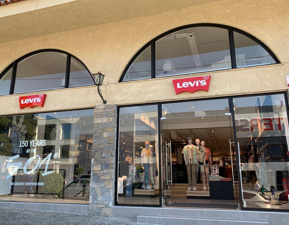 Levi’s: Σχεδιάζει τον διπλασιασμό των καταστημάτων της στις ΗΠΑ –