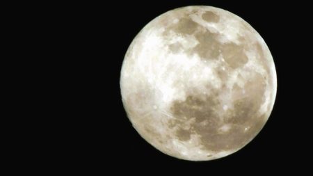 Μελέτη αποκαλύπτει τη σύσταση του μανδύα της Σελήνης