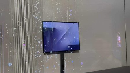 Η Samsung παρουσίασε το πρώτο της tri-fold smartphone στο K-Tech Showcase 2025