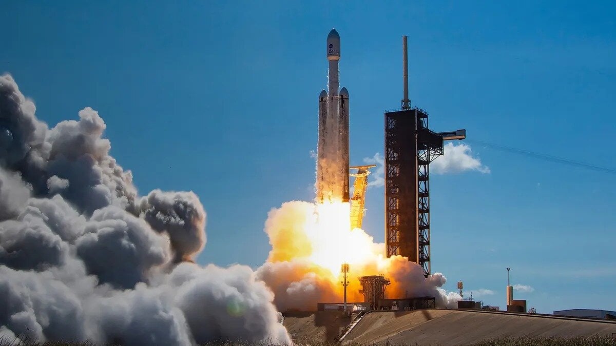 Απόρρητοι δορυφόροι της SpaceX εντοπίστηκαν να χρησιμοποιούν λάθος συχνότητες –