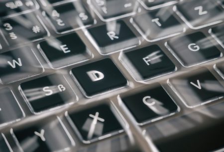 «Σοκ! Δύο στους τρεις Έλληνες αποκαλύπτουν: Το 5G αλλάζει τα πάντα στην ψηφιακή μας ζωή!»