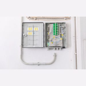 Σκανδαλώδης Κατάσταση: Διπλές Υποδομές Οπτικών Ινών στις Πολυκατοικίες – Τι Αποκαλύπτει η ΕΕΤΤ!