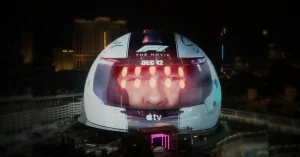 Το Apple TV αναλαμβάνει το Las Vegas Sphere για το Σαββατοκύριακο της F1 για να προωθήσει την επερχόμενη κυκλοφορία ταινιών