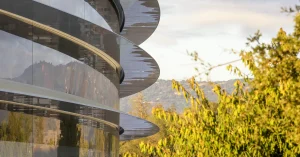 Η Apple αγοράζει δύο νέα κτίρια στο Κουπερτίνο, ξεπερνώντας τα 1 δισεκατομμύρια δολάρια Η Apple χορήγησε μια σπάνια επέκταση χρονοδιαγράμματος στη νέα πανεπιστημιούπολη του NC