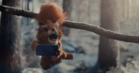 Παρακολουθήστε τη νέα μουσική εορταστική διαφήμιση της Apple "A Critter Carol", με το iPhone 17 Pro