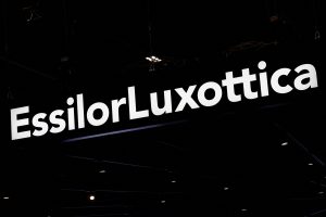 «Σύγκλονιστη Εξέλιξη: Η EssilorLuxottica στο Κατώφλι Μείωσης του Ποσοστού της στην Giorgio Armani – Τι Σημαίνει Αυτό για την Αγορά!»