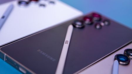 Η Samsung θα γίνει «επιθετική» με το Galaxy S26 με τις ελπίδες να πουλήσει 36 εκατομμύρια μονάδες
