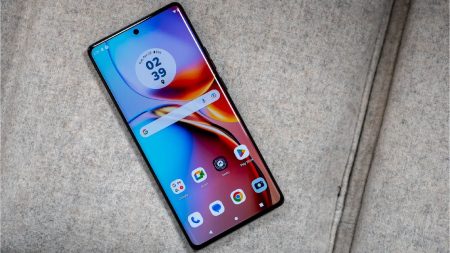 Αποκλείεται! Αυτό το τηλέφωνο Motorola του 2023 ήταν απολύτως εμβληματικό και τώρα είναι ΕΚΠΤΩΣΗ 50% ενόψει της Μαύρης Παρασκευής