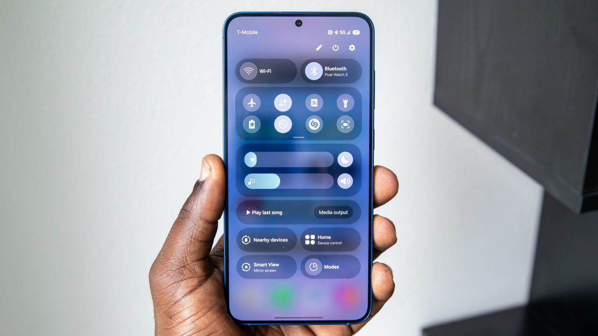 Το One UI 8.5 προτείνει να δανειστεί στοιχεία Liquid Glass μετά από αυτήν την αλλαγή των Γρήγορων ρυθμίσεων