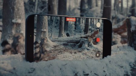 «Δείτε το Μαγεία του "A Critter Carol": Πώς το iPhone 17 Pro Κλέβει την Παράσταση!»