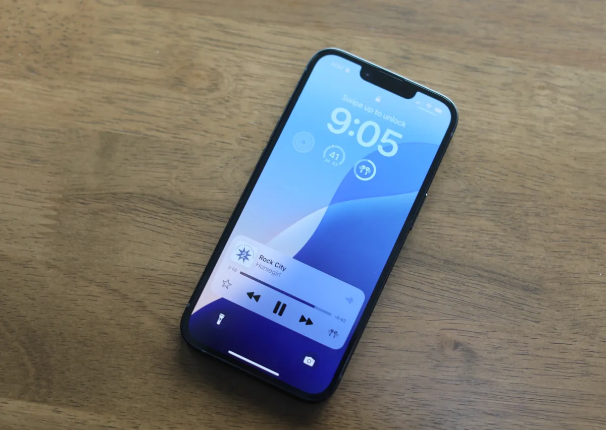 Η Apple φέρεται να σχεδιάζει φιλόδοξες λειτουργίες iPhone με δορυφορική ενέργεια