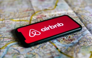 Η Airbnb δοκιμάζει μια υπηρεσία «καλτσών κουζίνας» που επιτρέπει στους επισκέπτες να κάνουν παραγγελίες Instacart πριν από τη διαμονή τους