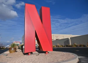 Το Netflix βρίσκεται σε συνομιλίες για την άδεια χρήσης podcast βίντεο από το iHeartMedia, αναφέρει η έκθεση