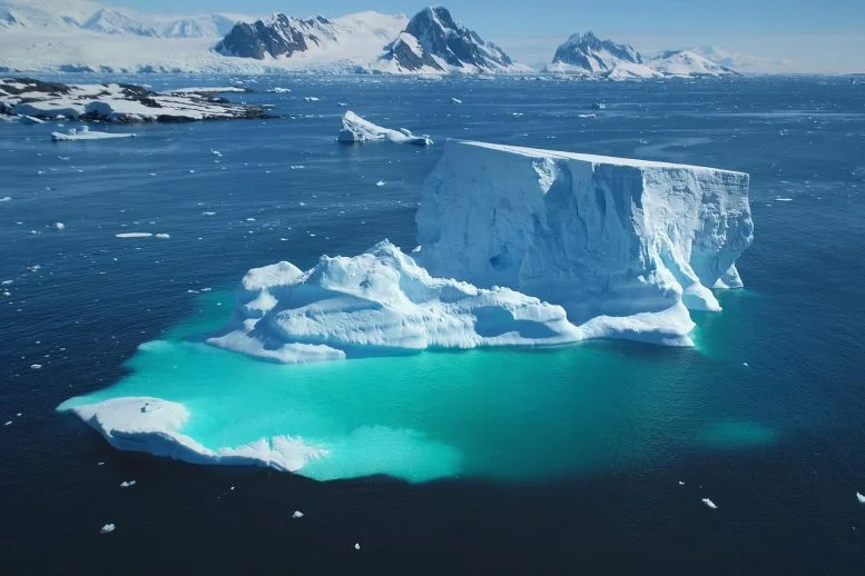 Σοκαρισμένοι οι επιστήμονες καθώς ο παγετώνας της Ανταρκτικής καταρρέει σε χρόνο ρεκόρ