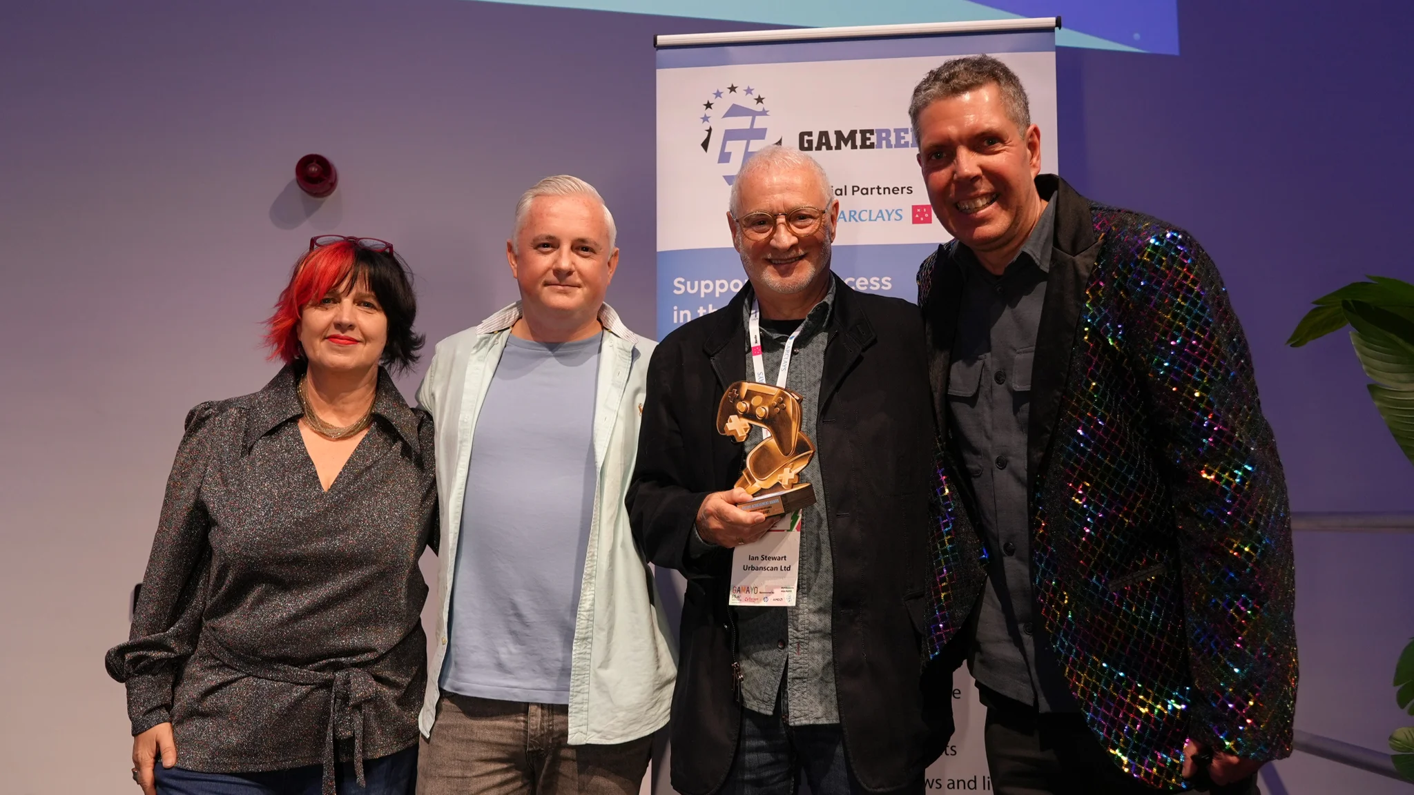 Ο Ian Stewart κέρδισε το βραβείο Game Legend στα Βραβεία Game Republic