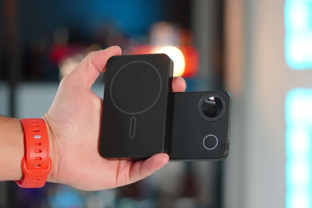 Το K1 Ultra της Kuxiu φορτίζει όλο τον εξοπλισμό της Apple με μοναδικό κόλπο Το K1 Ultra της Kuxiu φορτίζει όλο τον εξοπλισμό της Apple με μοναδικό κόλπο