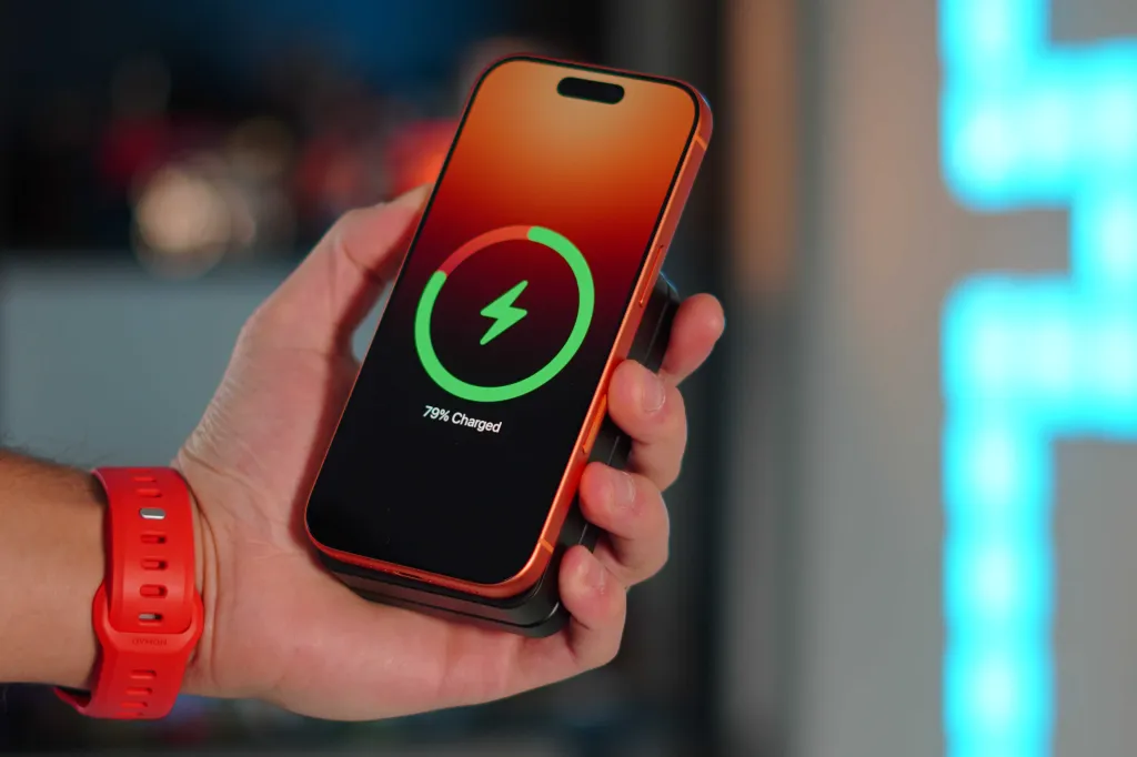 Το K1 Ultra της Kuxiu φορτίζει όλο τον εξοπλισμό της Apple με μοναδικό κόλπο Το K1 Ultra της Kuxiu φορτίζει όλο τον εξοπλισμό της Apple με μοναδικό κόλπο