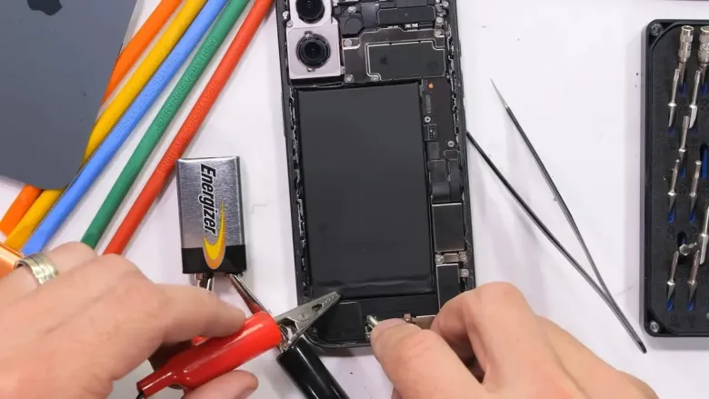 iPhone 17 Teardown