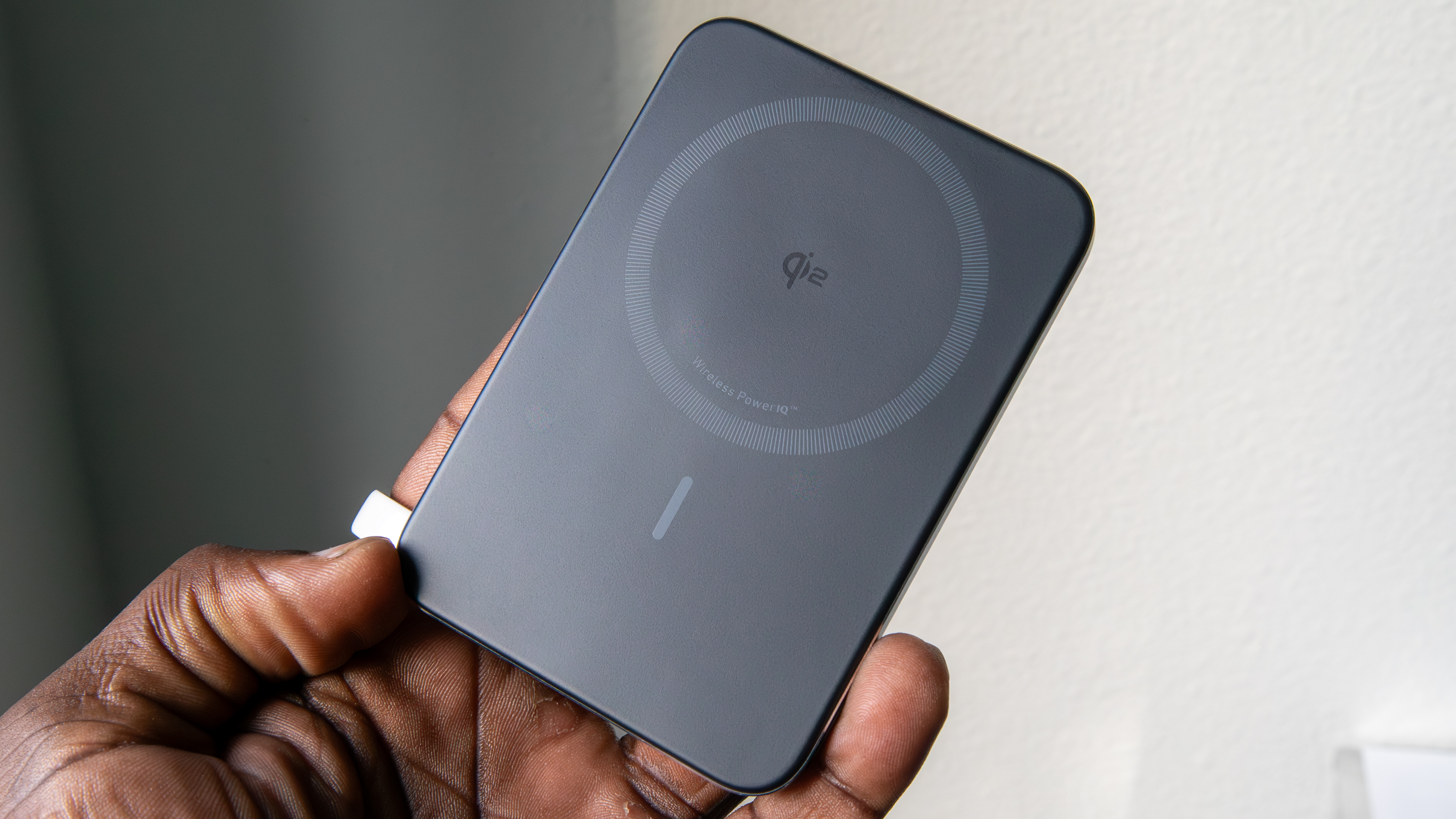 Η πλευρά επαφής Anker MagGo Power Bank 5K