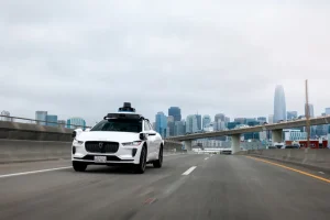 Η Waymo robotaxis κάνει τώρα βόλτες σε αυτοκινητόδρομους στο Λος Άντζελες, το Σαν Φρανσίσκο και το Φοίνιξ