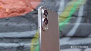 Η Samsung μπορεί τελικά να μην έχει τελειώσει με εξαιρετικά λεπτά τηλέφωνα