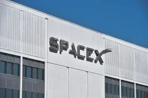 H SpaceX αναβάλλει την μη επανδρωμένη προσεδάφιση στην Σελήνη –