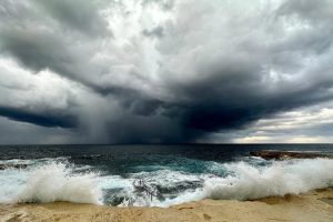 Οι επιστήμονες προειδοποιούν: «Σχεδόν οι μισές παραλίες θα εξαφανιστούν μέχρι το τέλος του αιώνα»