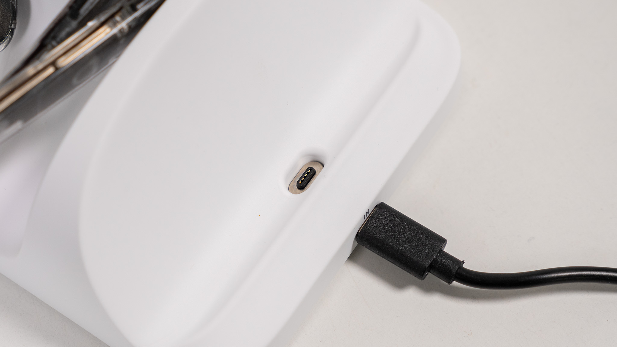 Η βάση φόρτισης AMVR Ray-Ban Meta