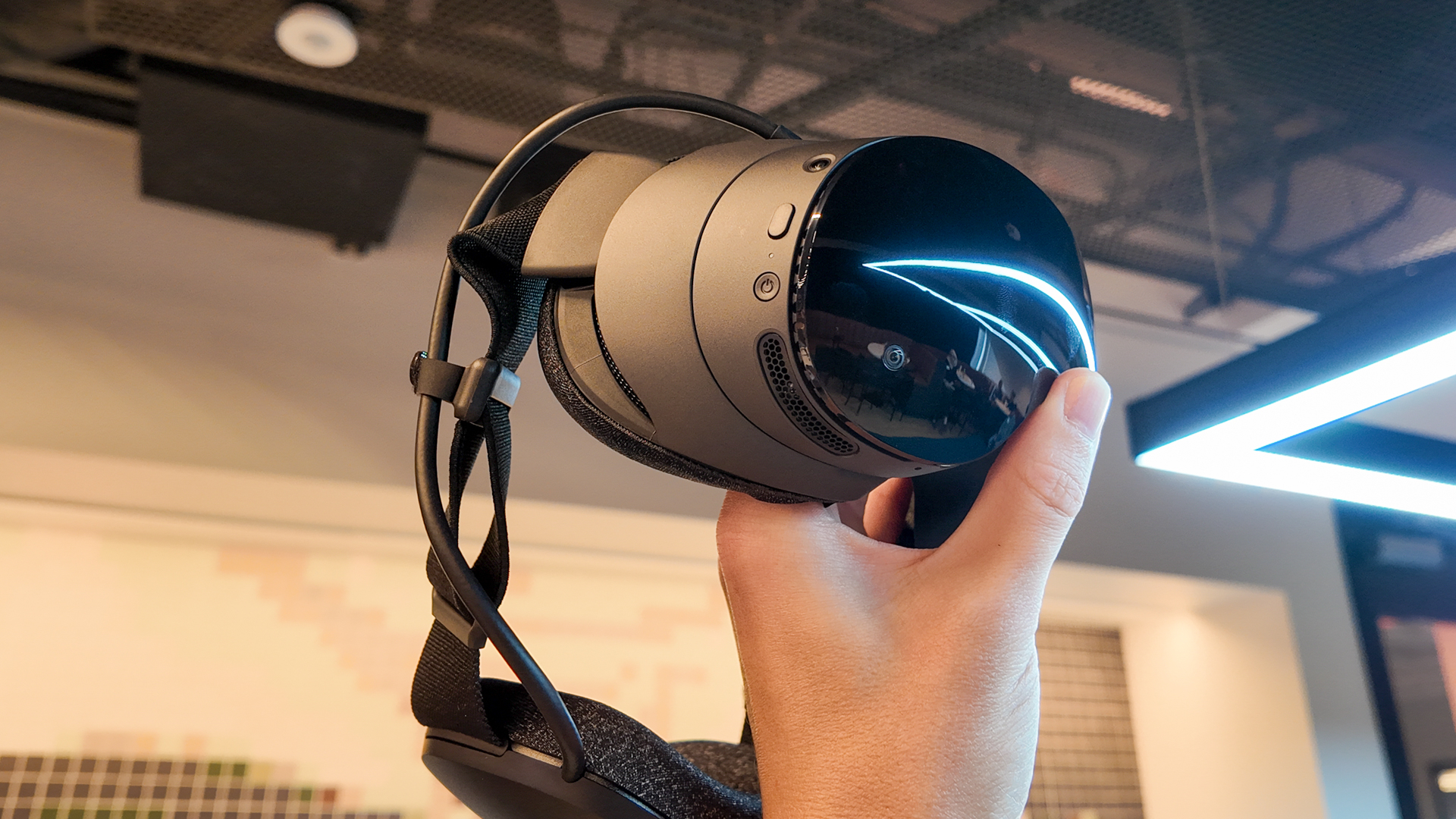 Τα ακουστικά Steam Frame