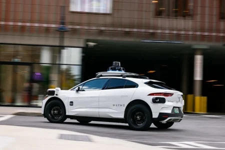 Η Waymo αφαιρεί προγράμματα οδήγησης ασφαλείας στο Μαϊάμι πριν από την κυκλοφορία του 2026