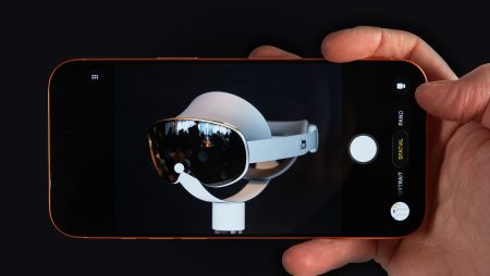 Το Galaxy XR «ανοίγει νέα επίπεδα εμβάπτισης» και θέλει να είναι μια δύναμη ψυχαγωγίας, αλλά δεν μπορεί να κάνει τη δουλειά σωστά μέχρι η Google να βρει το χωρικό βίντεο