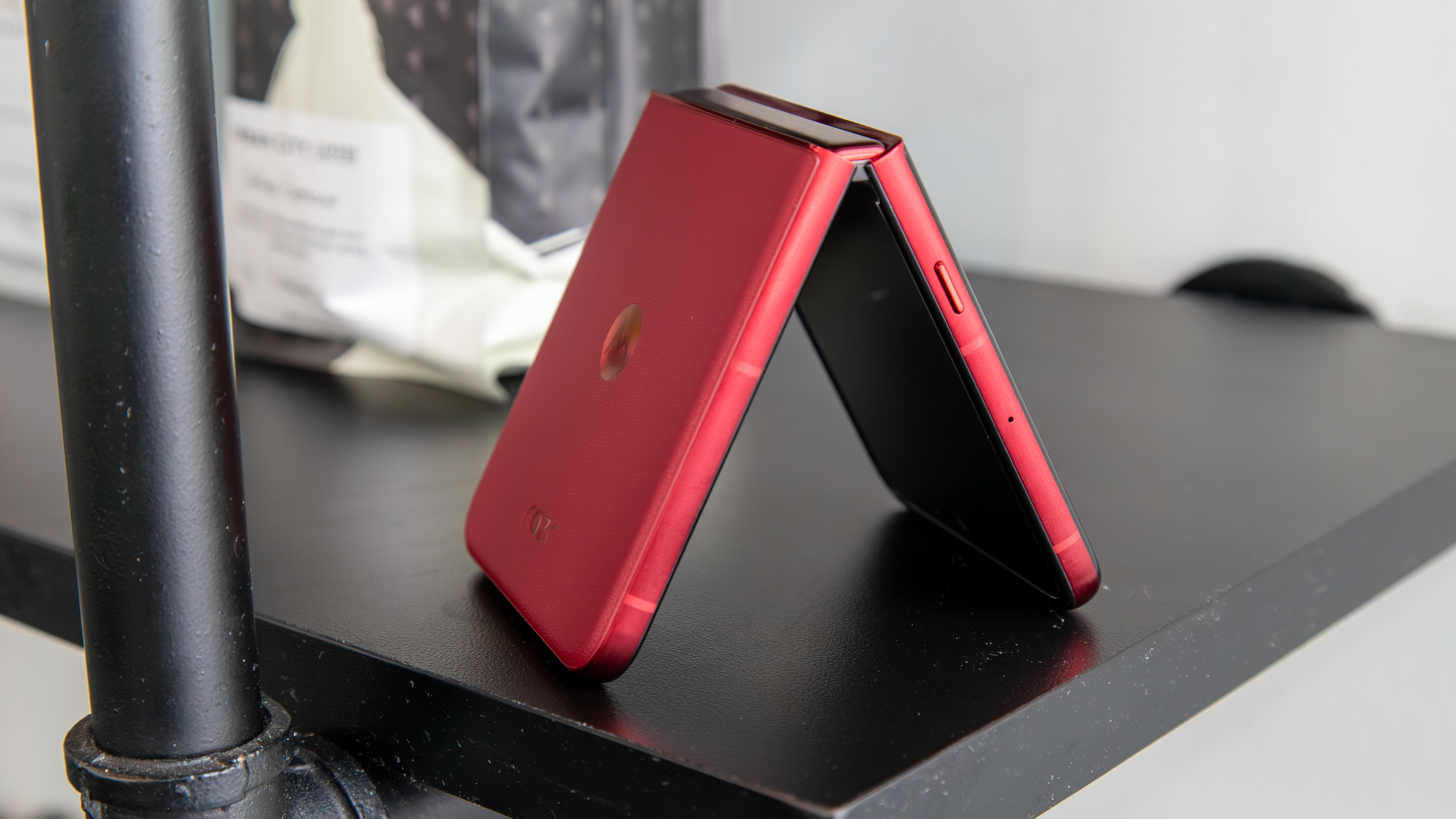 Το Razr Ultra 2025 σε λειτουργία σκηνής