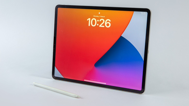 Ένα iPad Pro και ένα Apple Pencil.