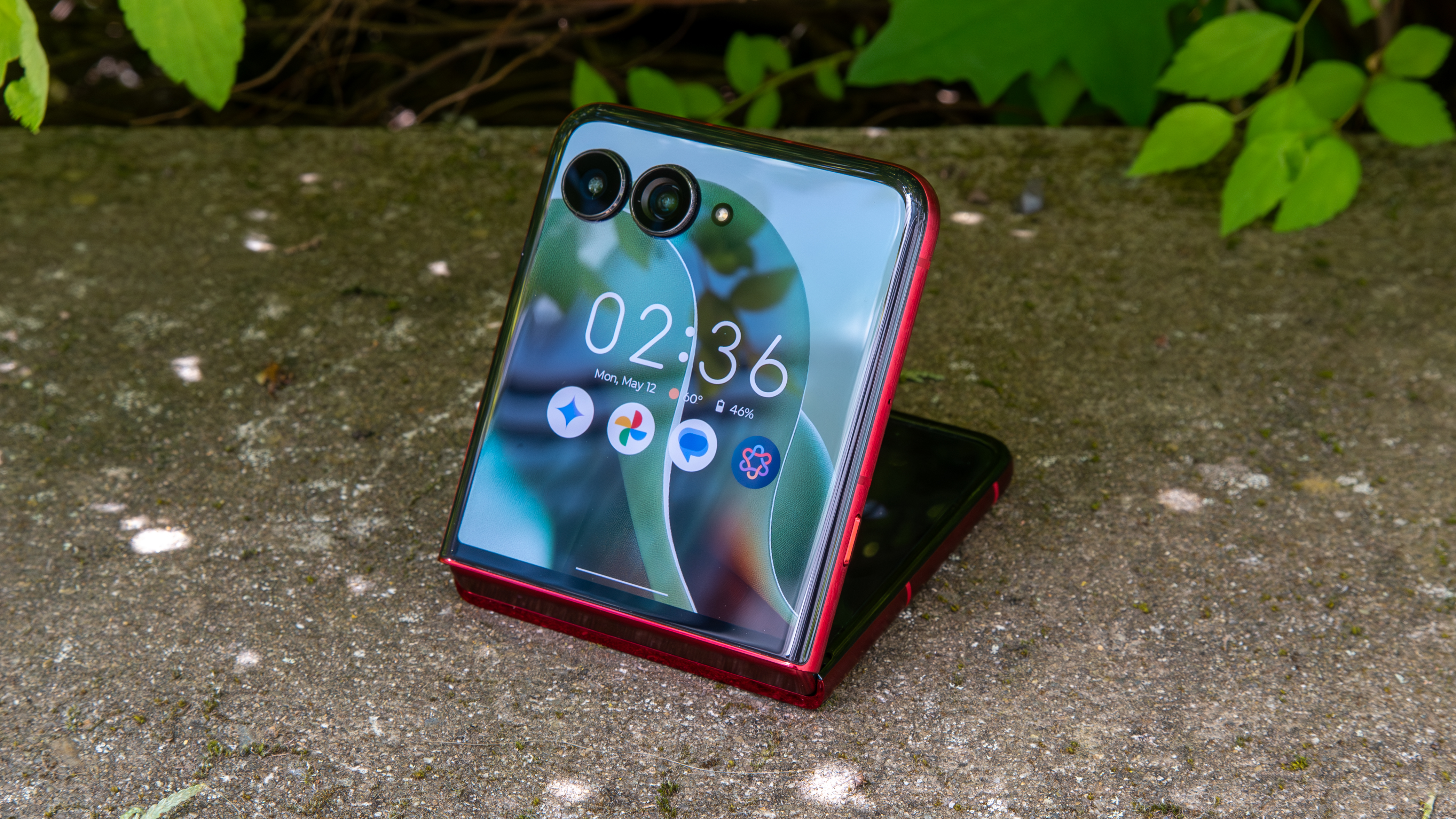 Το Razr Ultra 2025 σε λειτουργία Stand