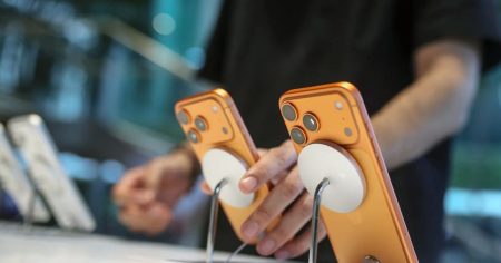 «Η Apple Επανέρχεται: Έτοιμη να Εκθρονίσει τη Samsung Μετά από 10 Χρόνια Κυριαρχίας!» «Η Apple Επανέρχεται: Έτοιμη να Εκθρονίσει τη Samsung Μετά από 10 Χρόνια Κυριαρχίας!»