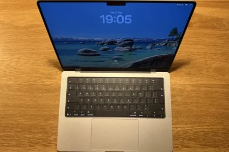 «Ο μεντεσές του MacBook Pro των 2500 δολαρίων τρίζει! Κρύβει προβλήματα ή είναι όλα εντάξει; Η Apple αποκαλύπτει την αλήθεια!» «Ο μεντεσές του MacBook Pro των 2500 δολαρίων τρίζει! Κρύβει προβλήματα ή είναι όλα εντάξει; Η Apple αποκαλύπτει την αλήθεια!»