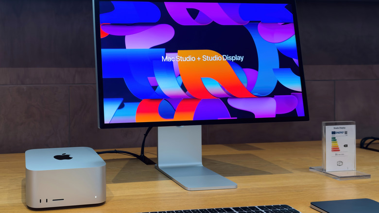 Mac Studio με οθόνη στούντιο