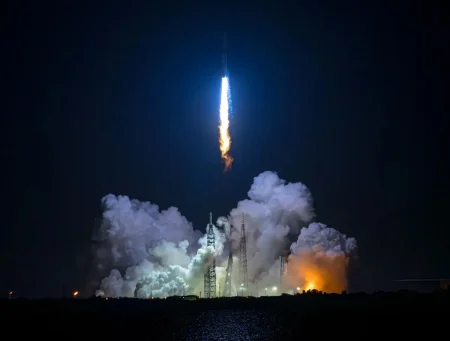 Η Blue Origin σχεδιάζει τη δεύτερη εκτόξευση του μεγάλου πυραύλου New Glenn στις 9 Νοεμβρίου