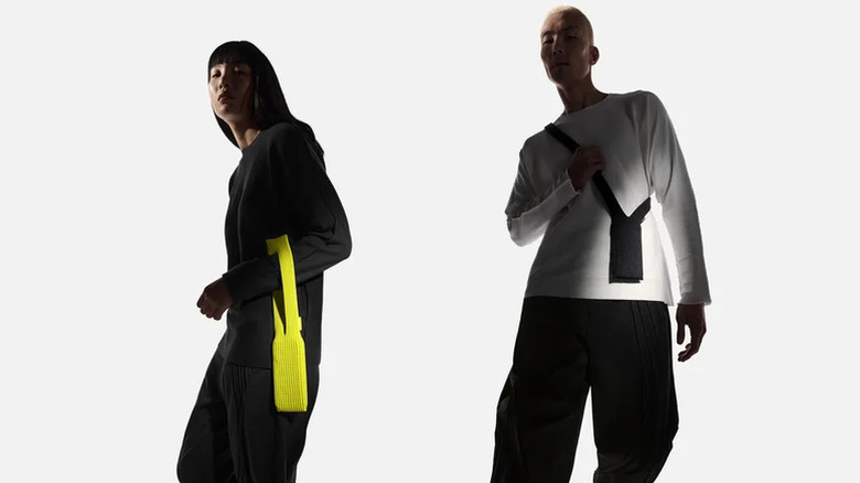 Τσέπη iPhone στο χέρι του κατόχου του iPhone