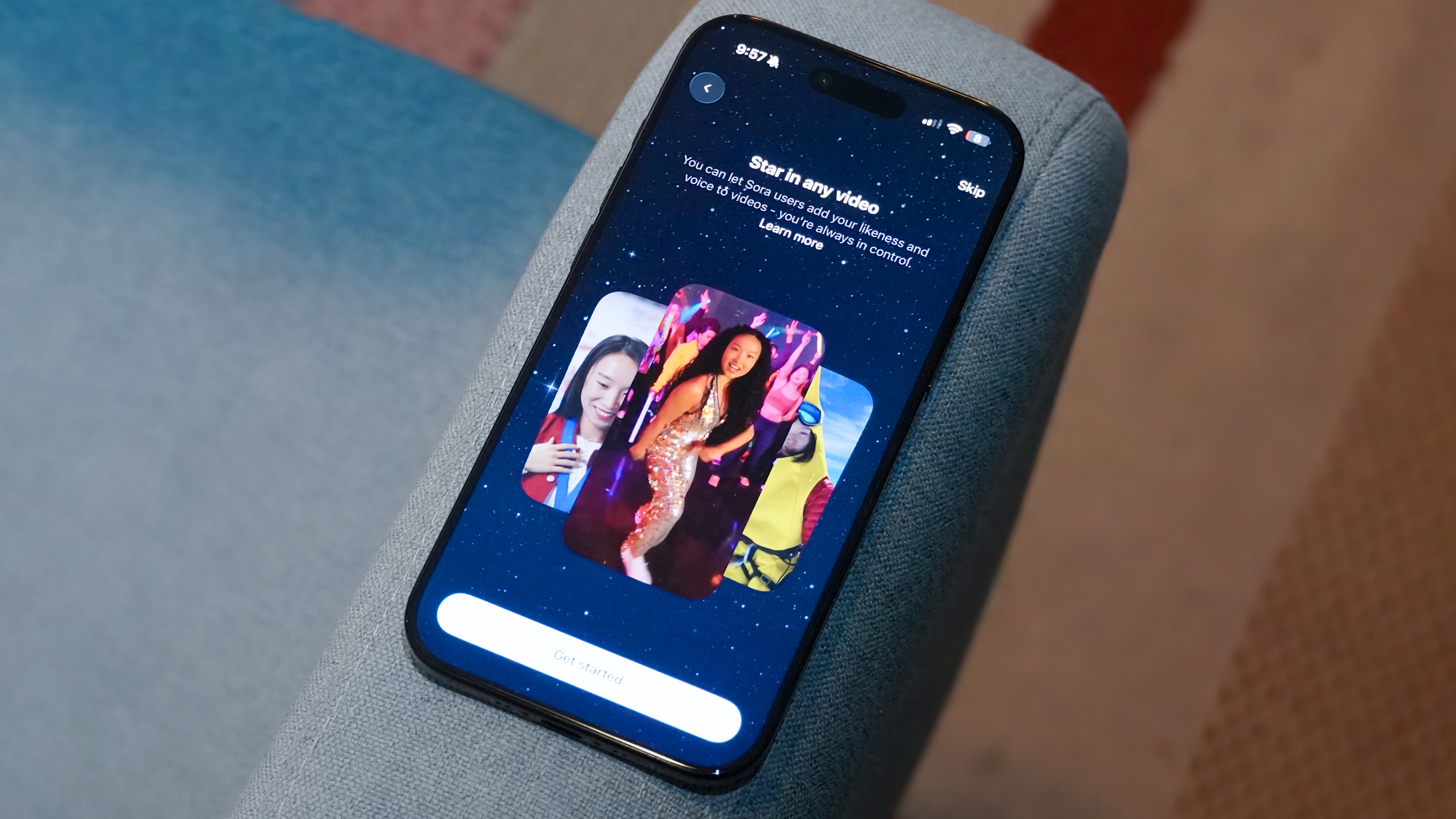 Η εφαρμογή Sora στο iOS εμφανίζει τη λειτουργία της κάμερας.